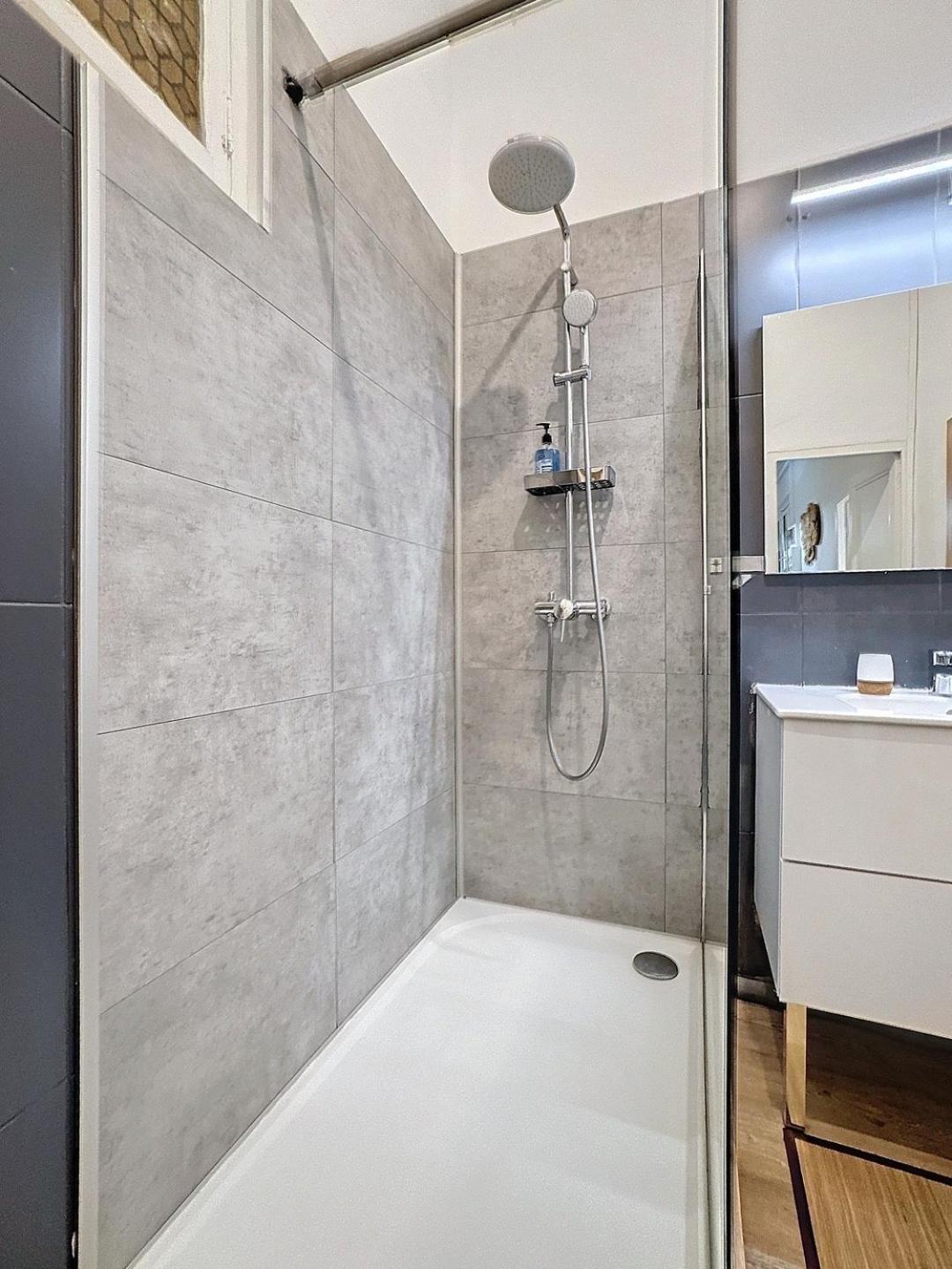 Nouveau - Appartement 100M2 Avec Terrasse A 1 Min De La Place De La Comedie Montpellier Exteriér fotografie